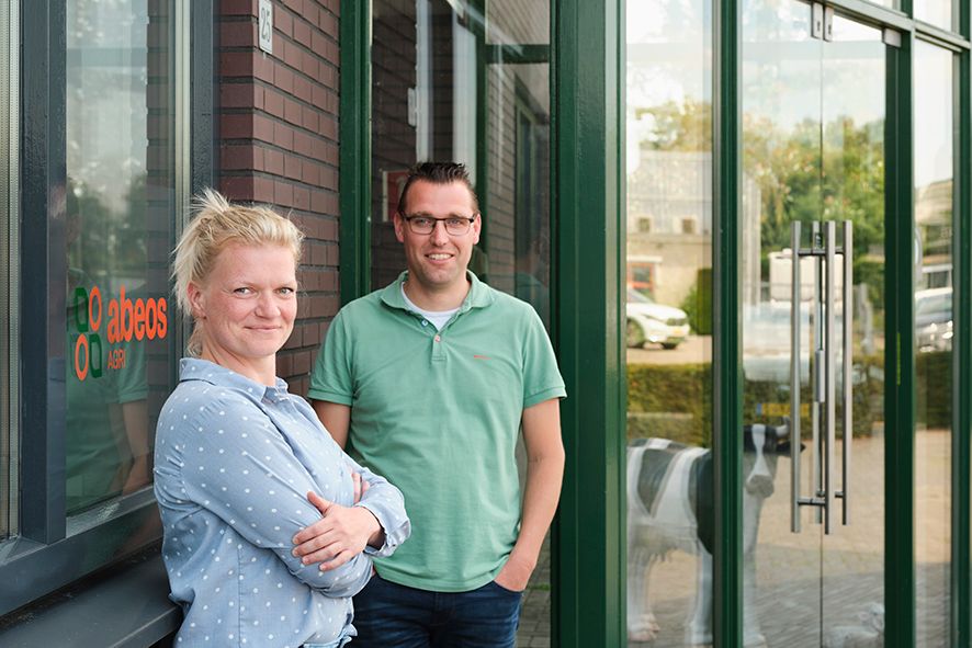 AV2024-07-09 Abeos_AVK1863_FINAL-10x15cm_150 dpi.jpg